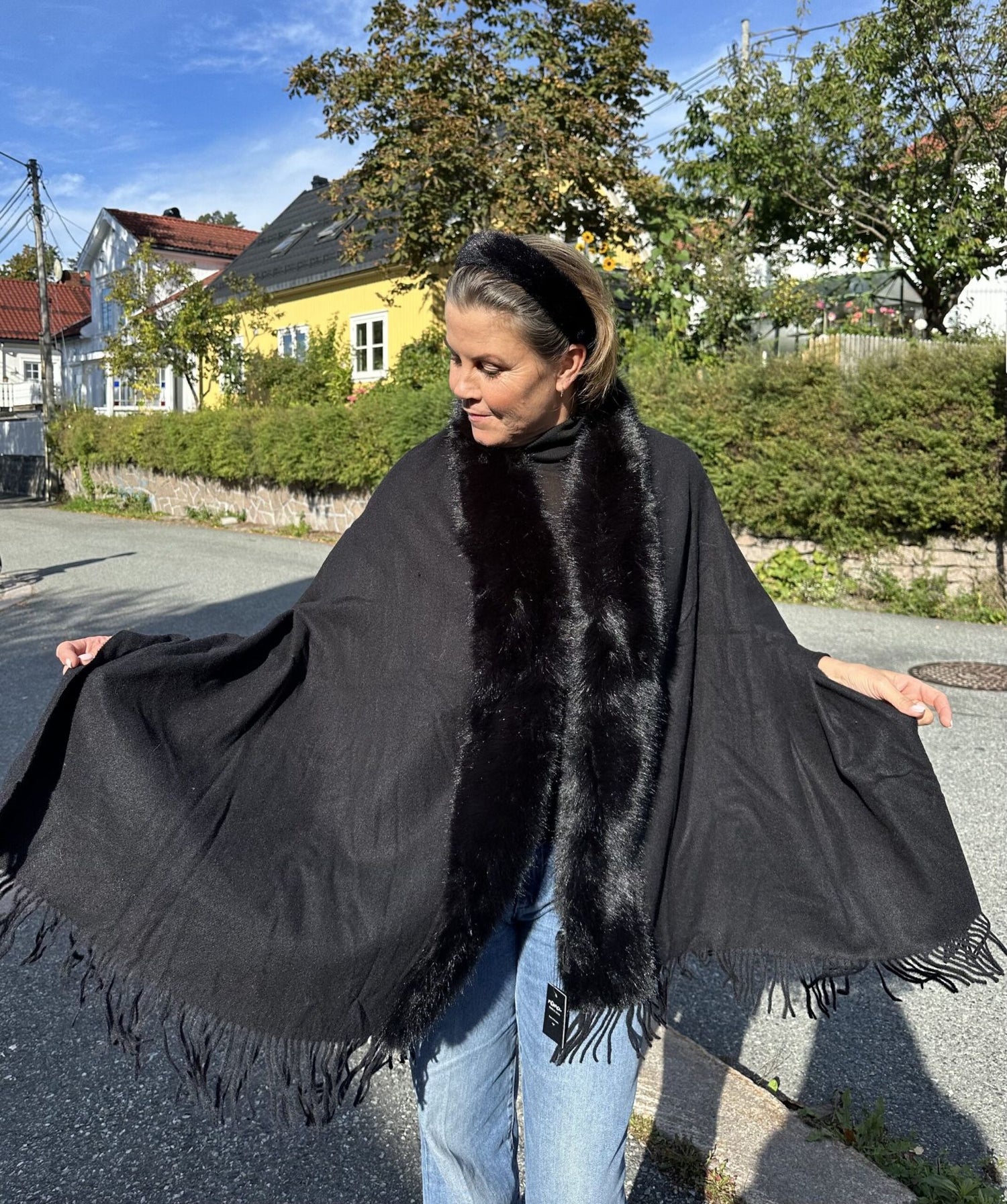 Ullskjerf m/fuskepels - svart